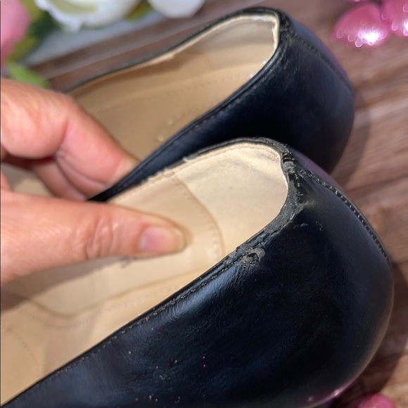 Jaclyn Smith Black Heels with Pointed Toe and Sleek Design - Picture 5 of 9